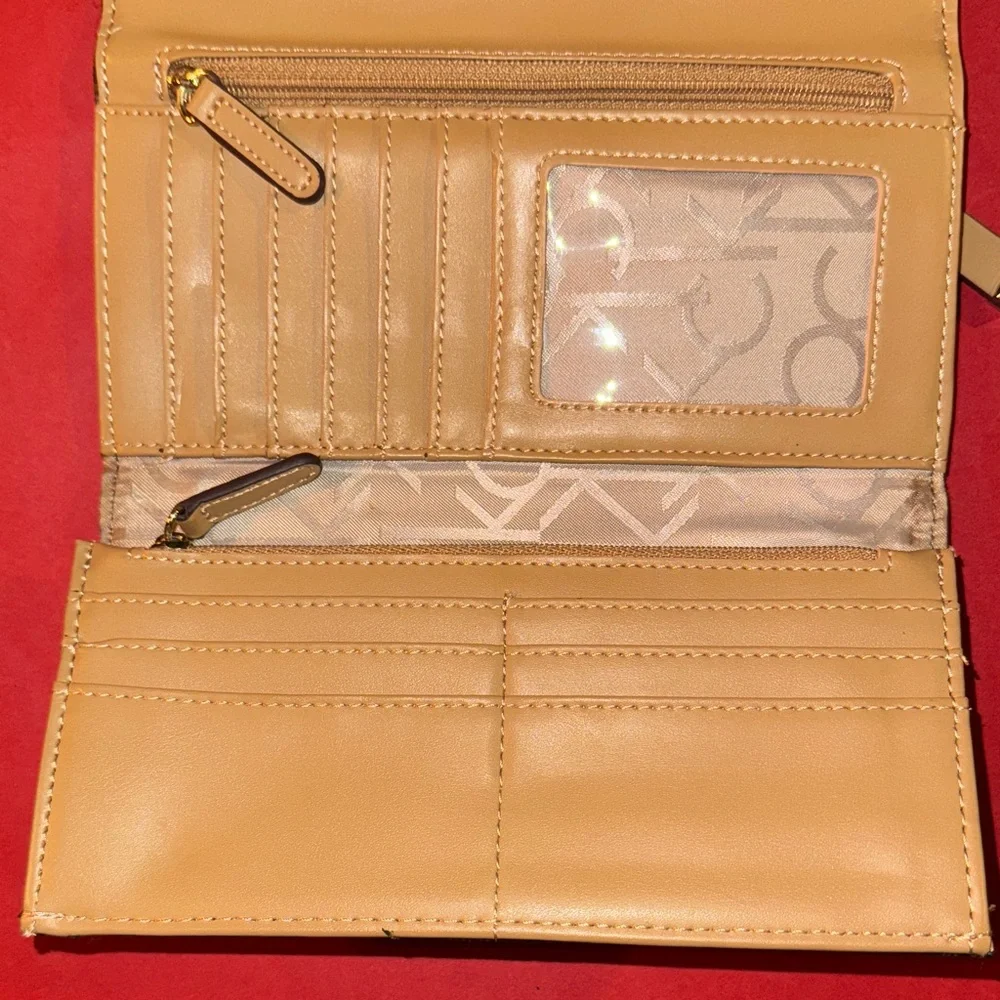 Calvin Klein Trifold Wallet in Dark Brown Signature Leather - Picture 8 of 8